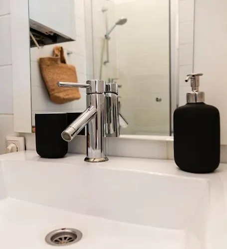 Savoir-vivre In Unserer Zentralen Balkonwohnung Apartmán Vídeň