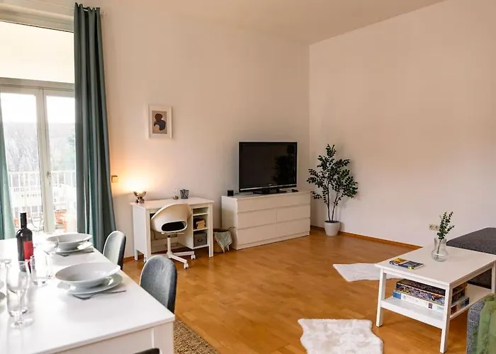 Savoir-vivre In Unserer Zentralen Balkonwohnung Apartmán