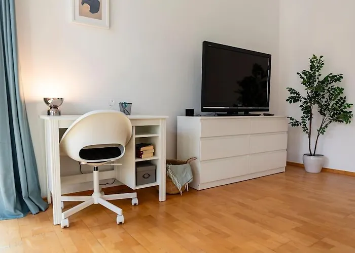 Savoir-vivre In Unserer Zentralen Balkonwohnung *
