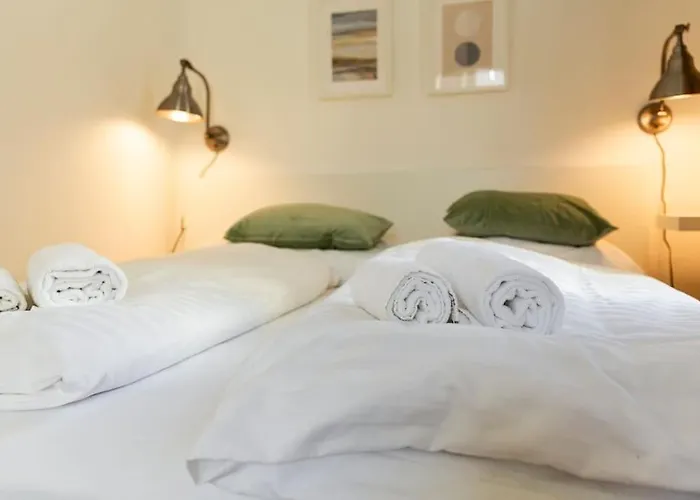 Savoir-vivre In Unserer Zentralen Balkonwohnung *